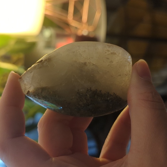 Moss agate teardrop crystal - Picture 3 of 4